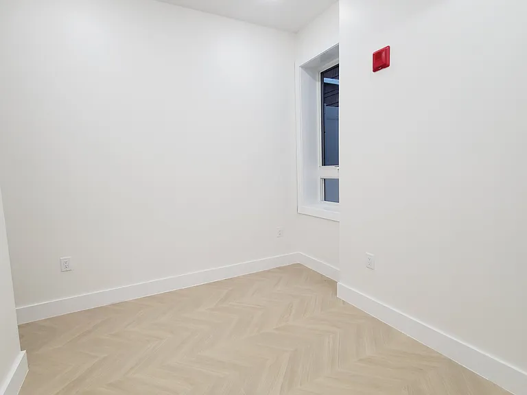 40 Lembeck Ave #105E — Photo 3