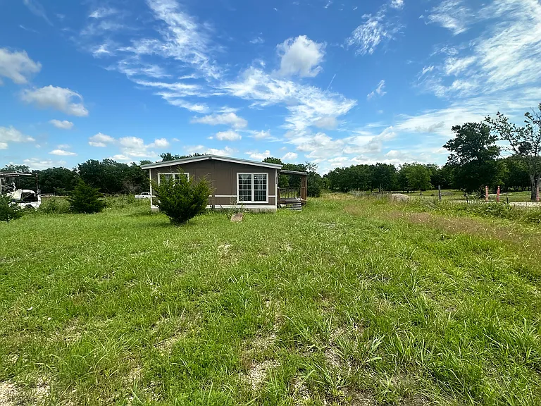 12457 FM 1392 — Photo 13