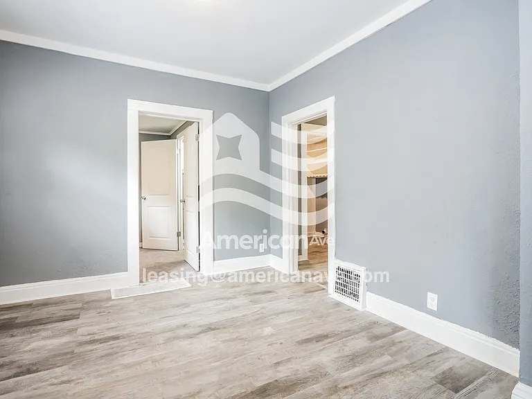 1893455_003_wm_-_living_room_12877822.jpg