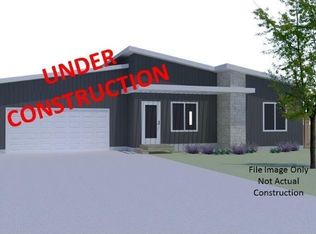 1002 N Smokey Hill St, Garden City, KS 67846