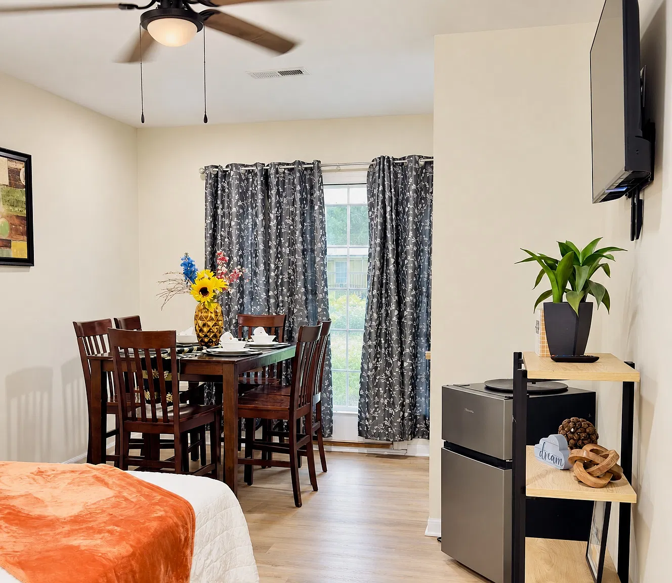 1 bed, 1000 sqft, $2,100 — Photo 3