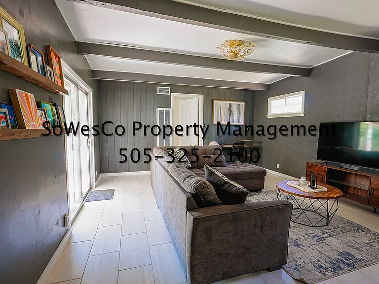 1011 N Monterey Ave — Photo 7