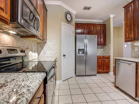 4th image of 1580 Mahogany Dr