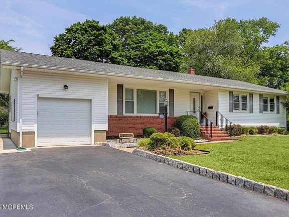 3rd image of 125 Beechwood Ave