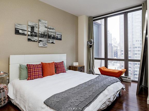 4th image of 101 W 24th St APT 12E