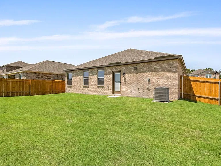 2032 Brentwood Dr — Photo 24
