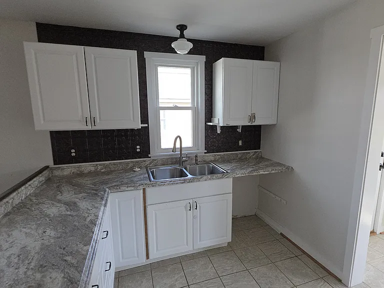 304 N River Rd — Photo 20