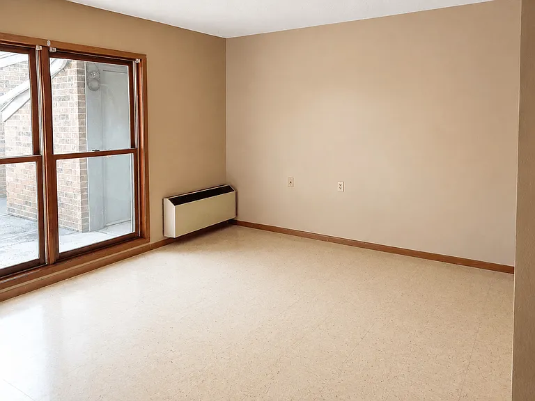 301 S Factory St — Photo 3