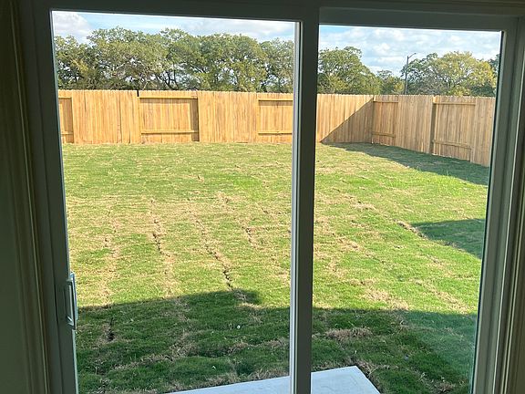 4th image of 6009 Toby Bend Dr
