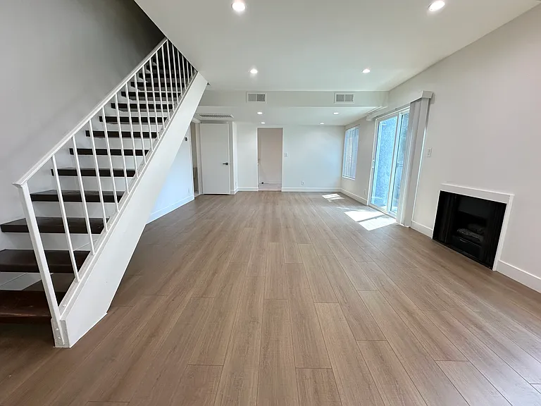 4727 Kester Ave #104 — Photo 4