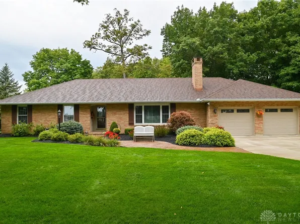 9072 Stillwater Dr, Bradford, OH 45308