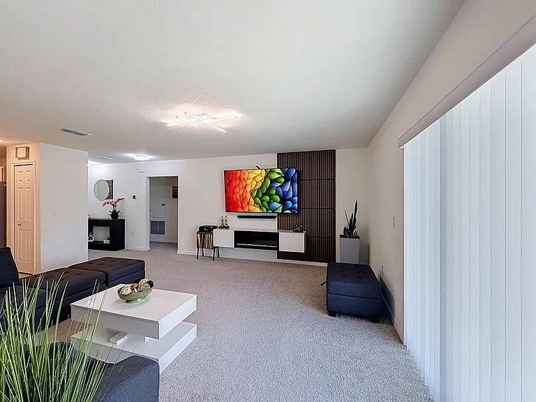 339 Towns Cir — Photo 7