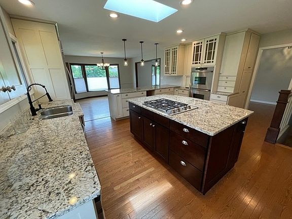3rd image of 1112 Carmel Ct
