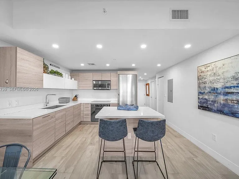 16385 Biscayne Blvd #1104 — Photo 43