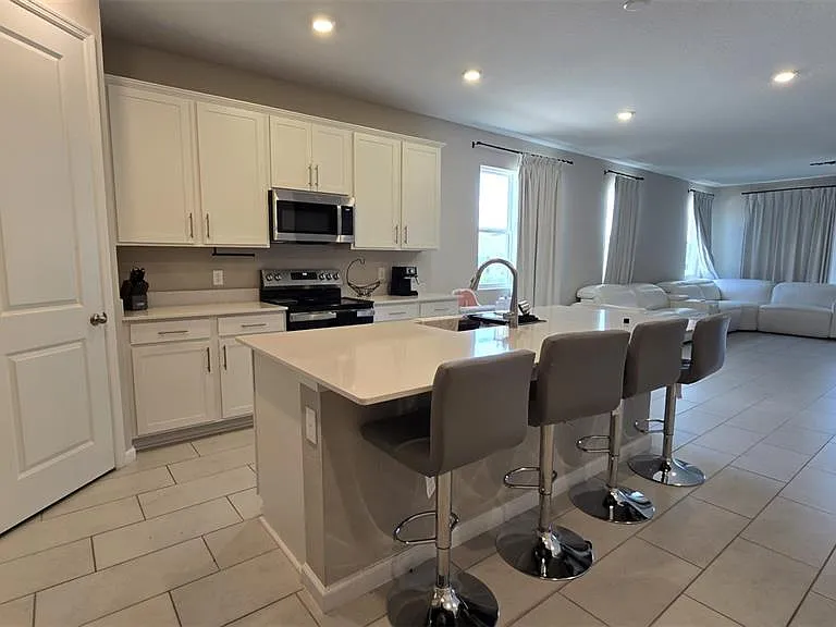 802 Ballantyne Dr — Photo 3
