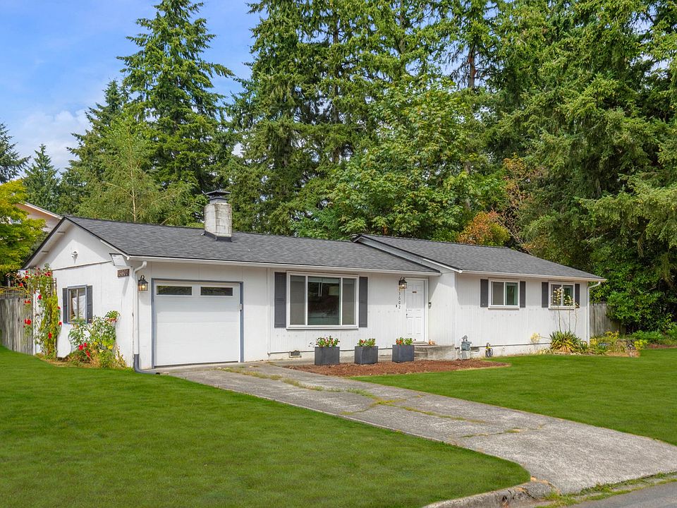 At the top of the hill this Finn Hill charmer is poised to take in all of the amenities of the neighborhood.