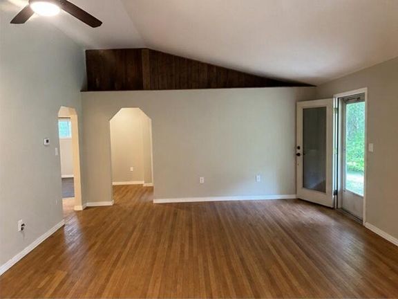 3rd image of 420 Saint John Street