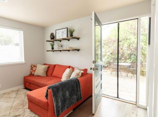 8203 Sunnyside Ave N, Seattle, WA 98103