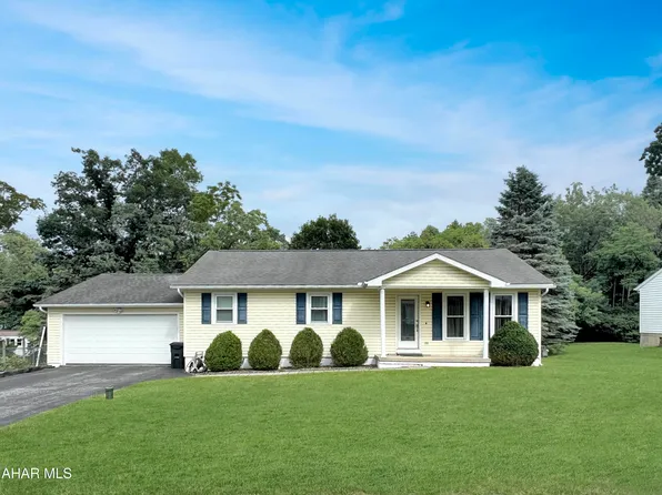 1647 Saint Francis Ln, Altoona, PA 16602