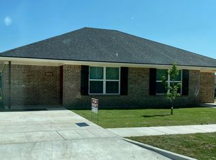 909 W 7th St, Bonham, TX 75418