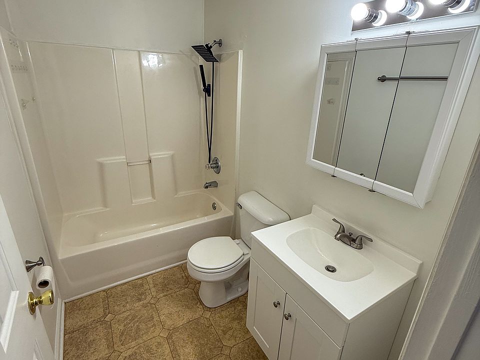 Full Bathroom Upstairs