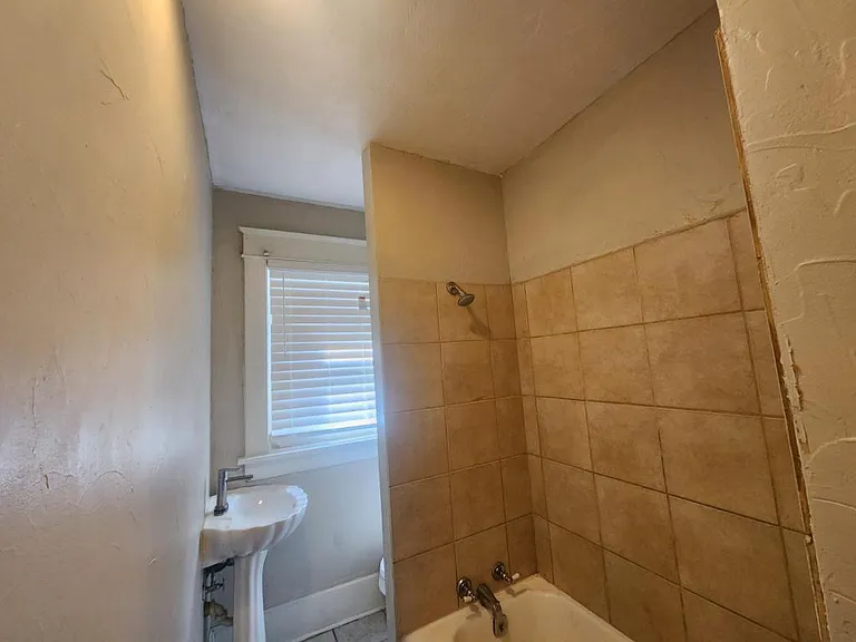 511 E Cherry St — Photo 11