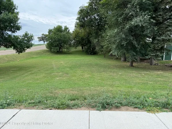 4th Ave NW #W, Killdeer, ND 58640