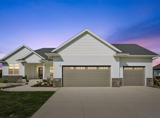 955 16th Ave SW, Mount Vernon, IA 52314