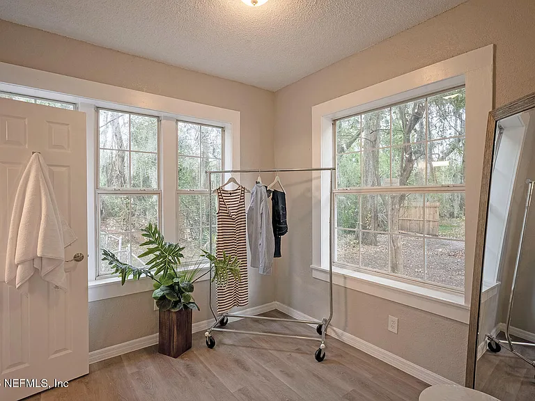 325 Alder St — Photo 32