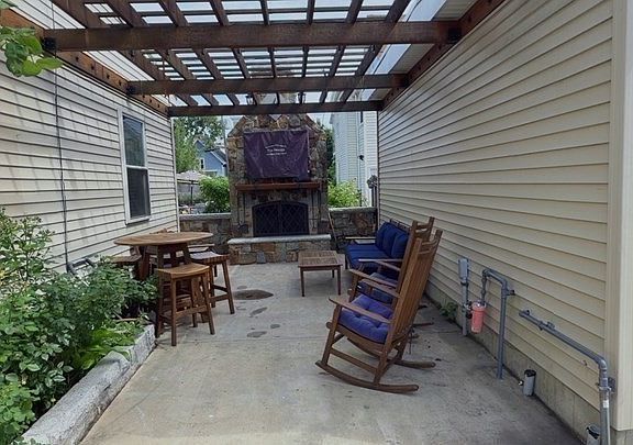 3rd image of 10 Minot St