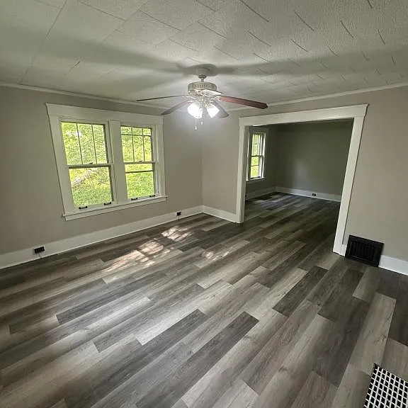 164 N Park St — Photo 7