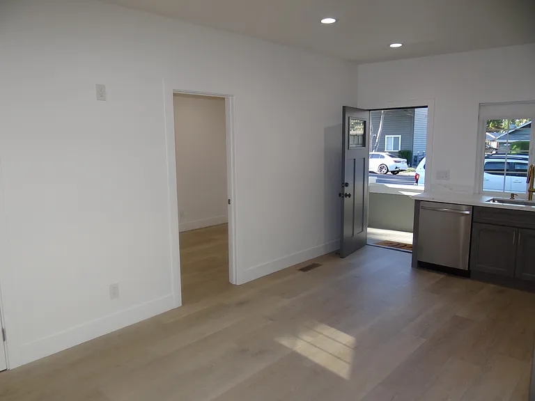 450 Rose Ave — Photo 11