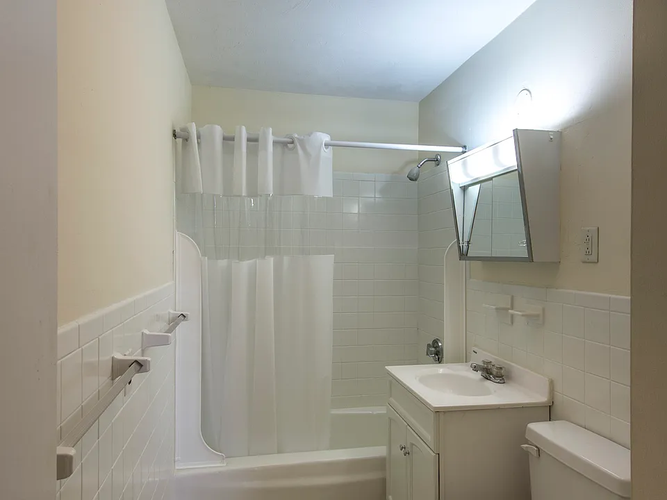 88 Gardner St #2