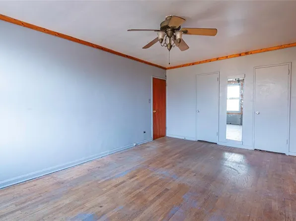 133-01 Booth Memorial Avenue image 2 of 20