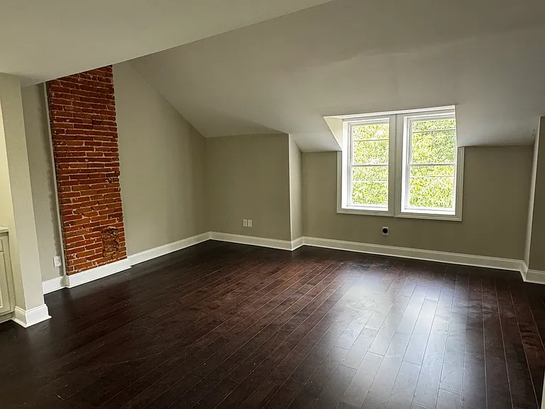 812 N Adams St #3 — Photo 2