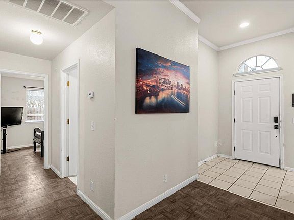 4th image of 281 Leonardo