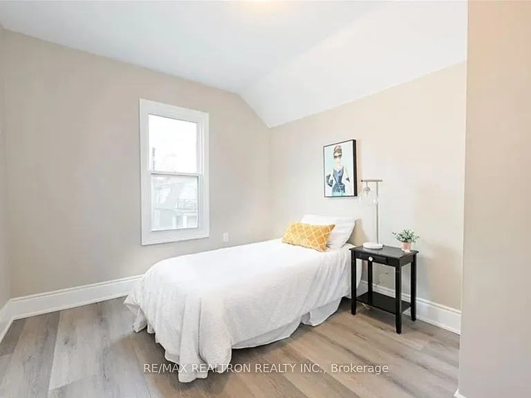 31 Greenaway Ave — Photo 5