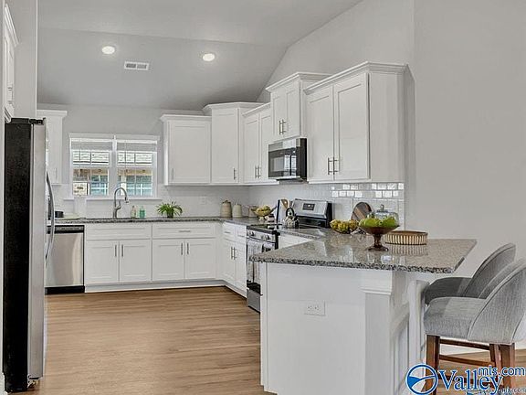 3rd image of 111 Ridgeland Trl