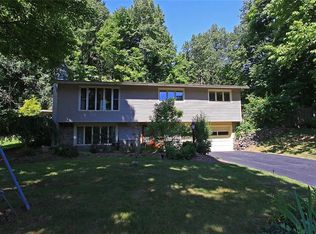 4208 Wolf Hollow Rd, Syracuse, NY 13219