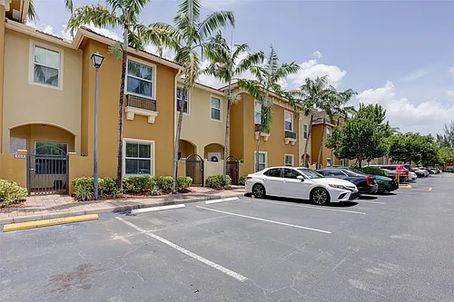 2851 W Prospect Rd #305 Photo 1