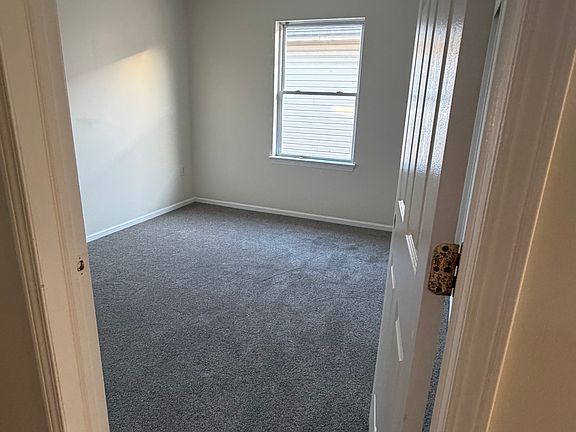 5th image of 49 Lincoln Ave #2