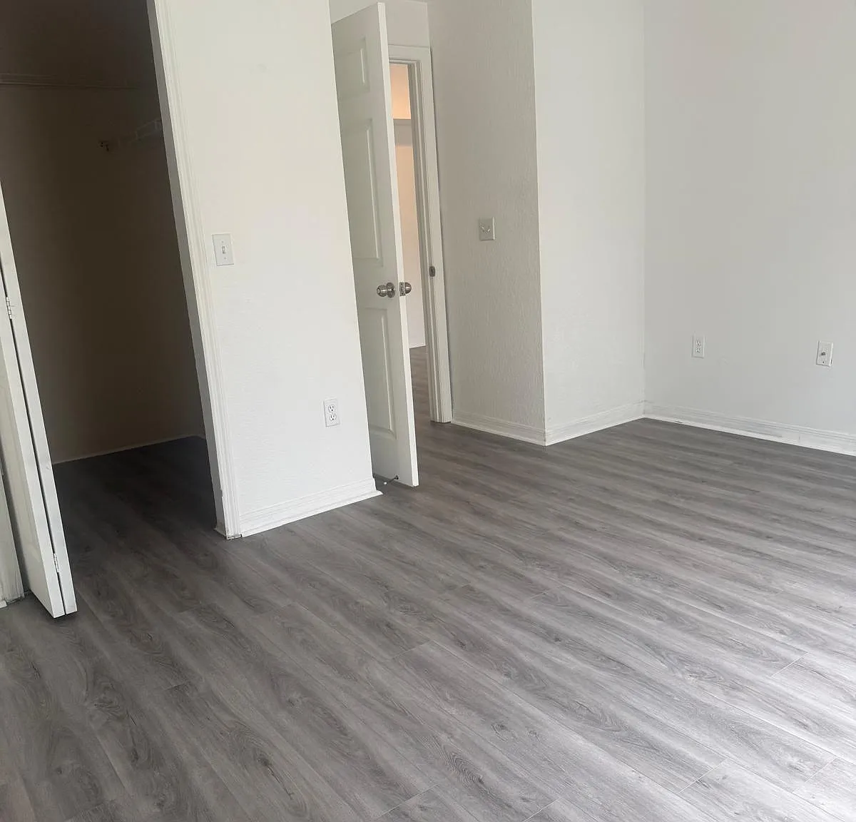 1 bed, 713 sqft, $1,300 — Photo 3