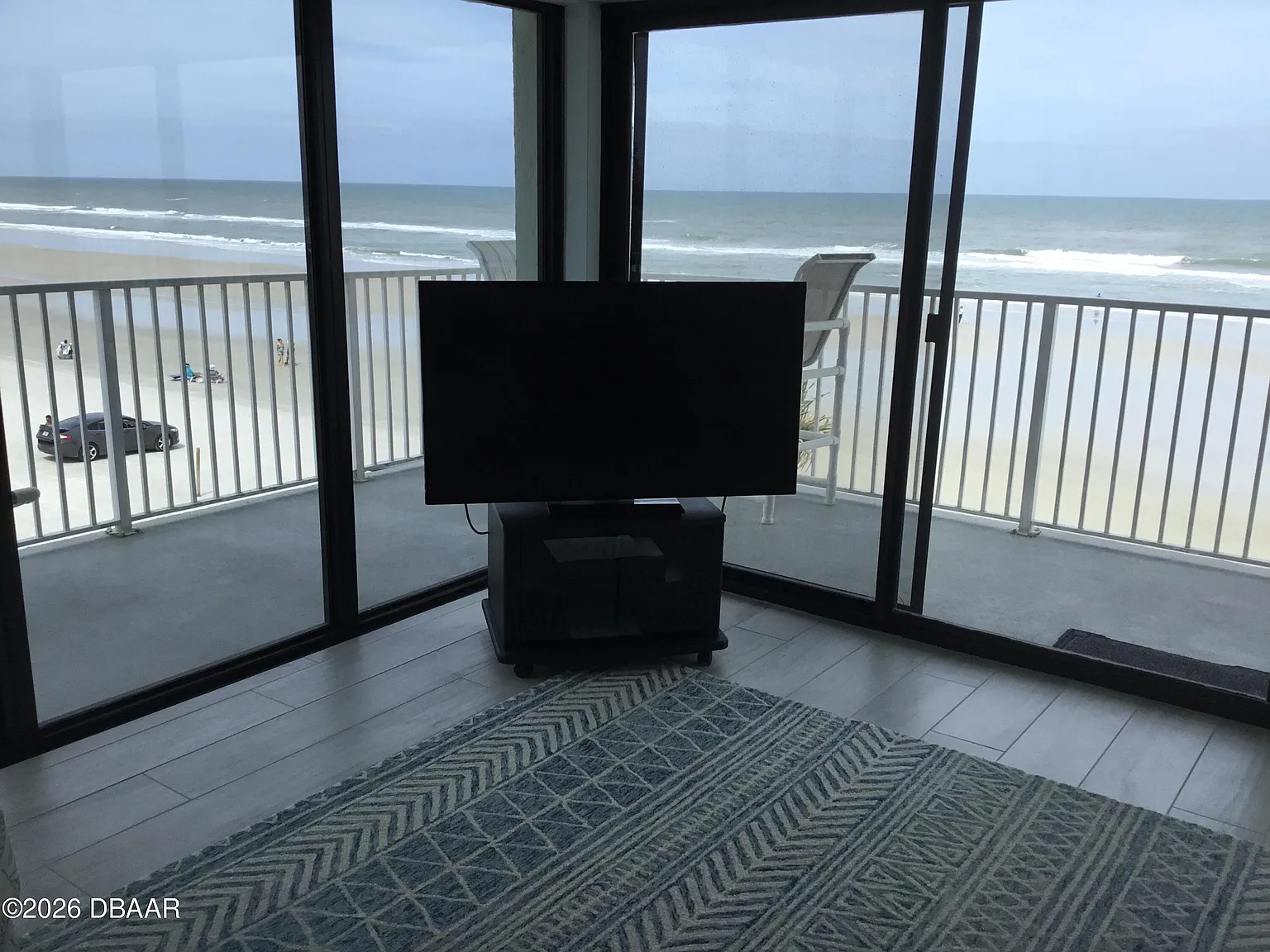 3 bed, 2.0 bath, 1240 sqft, $6,300 — Photo 3