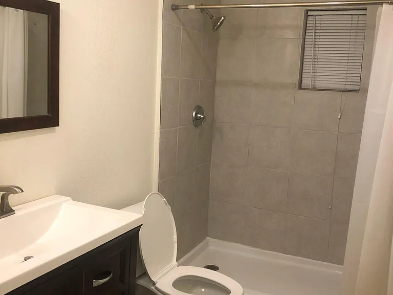 907 S Una Ave — Photo 14