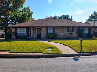 5600 Overridge Dr, Arlington, TX 76017