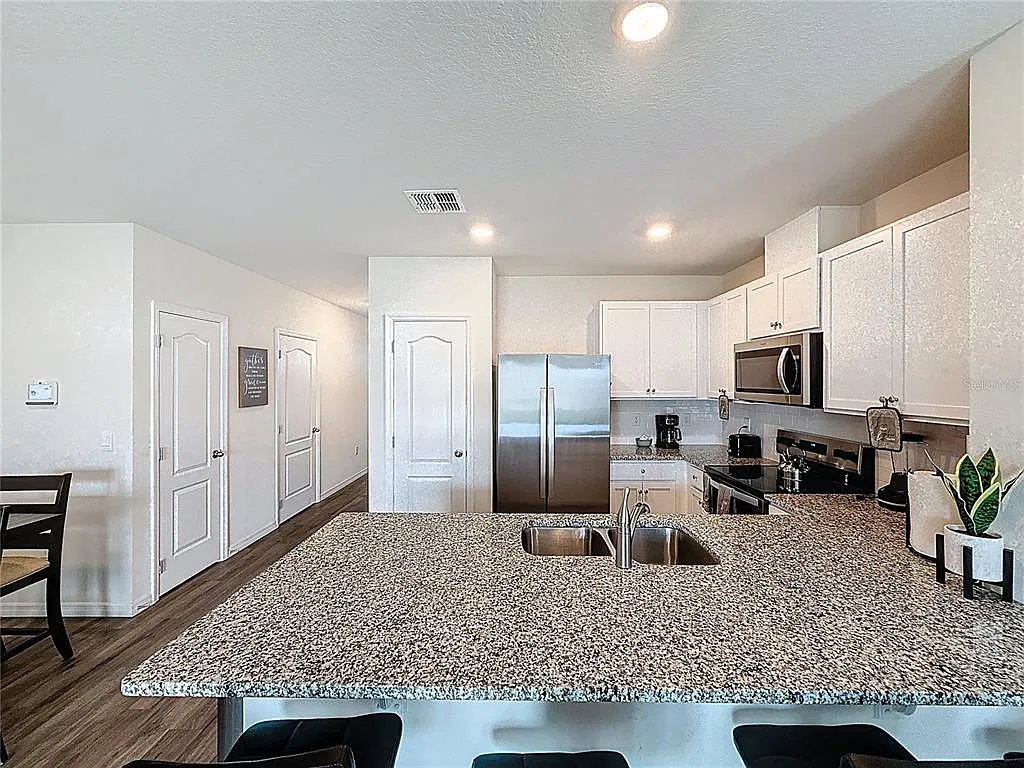 3 bed, 2.5 bath, 1463 sqft, $1,800 — Photo 4