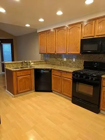 66 Springhaven Ct — Photo 4