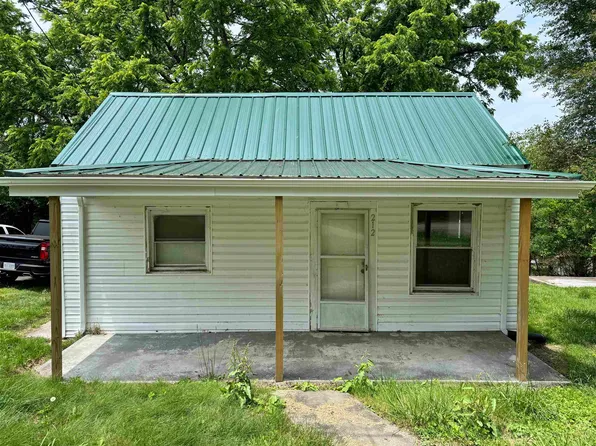 212 Pine St, Pulaski, VA 24301