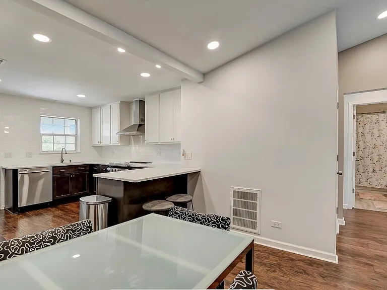 120 E Winchester Rd — Photo 15