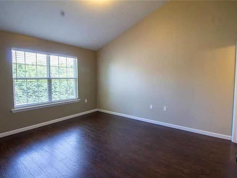 1832 Piedmont Cir — Photo 6